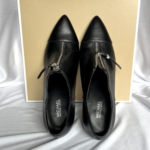 EUC! Worn once!! Michael Kors Black Booties sz 7 - Picture 3 of 6